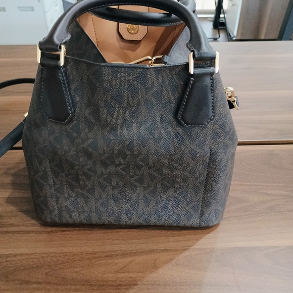 Michael Kors Black and Brown Signature Shoulder Bag - Picture 2 of 10